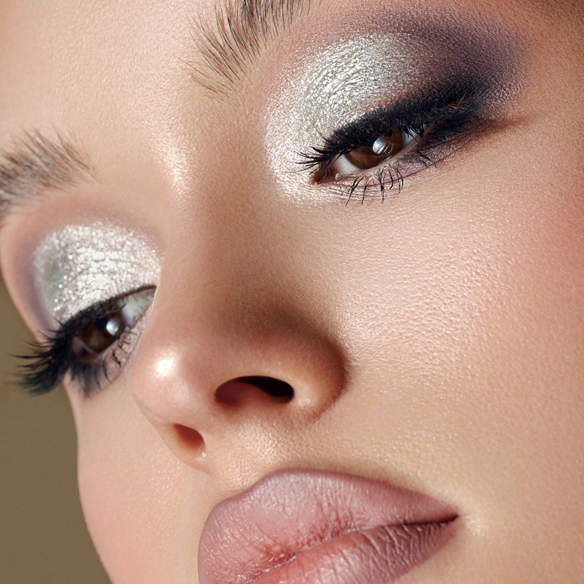 62071 Metallic Eyeshadow: Crystal Snow