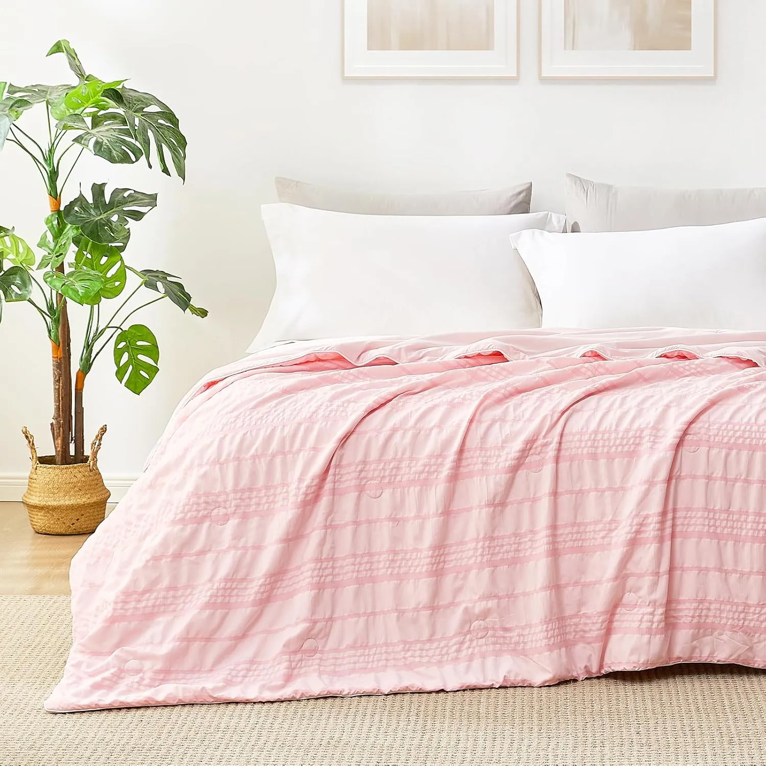 Cozy Bliss Seersucker Cooling Comforter King Size, Q-Max 0.45 Reversible Lightweight Cooling Blanket, Breathable Silk Smooth Summer Bedding Quilt for Hot Sleepers Night Sweats Pink