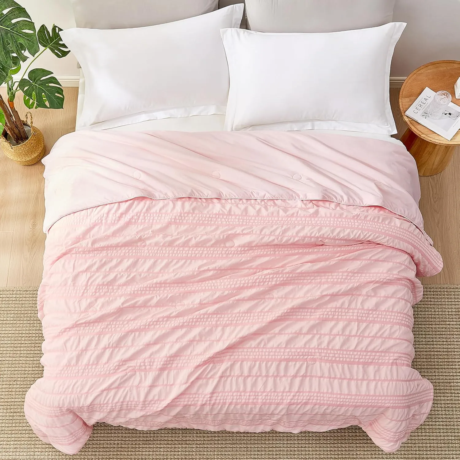 Cozy Bliss Seersucker Cooling Comforter King Size, Q-Max 0.45 Reversible Lightweight Cooling Blanket, Breathable Silk Smooth Summer Bedding Quilt for Hot Sleepers Night Sweats Pink