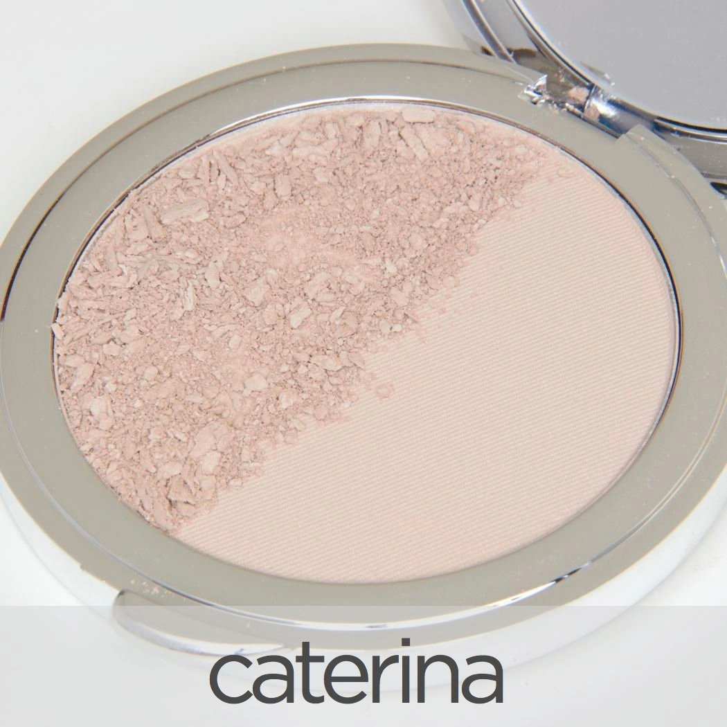 La Bella Donna Compressed Mineral Foundation - Face Powder Makeup Natural Looking Glowing Skin Wrinkle Defying Mattifying Finish Contour Makeup Long Lasting Full Coverage Sun Kissed Tan (Caterina)