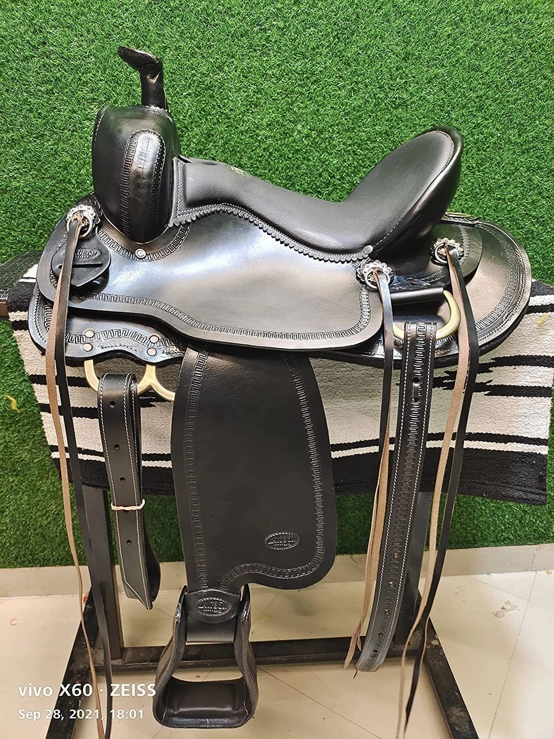Lawson Series Western Trail Horse Saddle Felt Bottom Saddle Western Saddle Leather Trail Saddle with Dari Pad in Brown & Black Color (17 Inches Seat Size, Black)