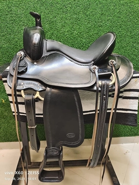 Lawson Series Western Trail Horse Saddle Felt Bottom Saddle Western Saddle Leather Trail Saddle with Dari Pad in Brown & Black Color (17 Inches Seat Size, Black)