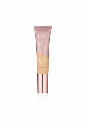 Naturally Matte Foundation - Medium