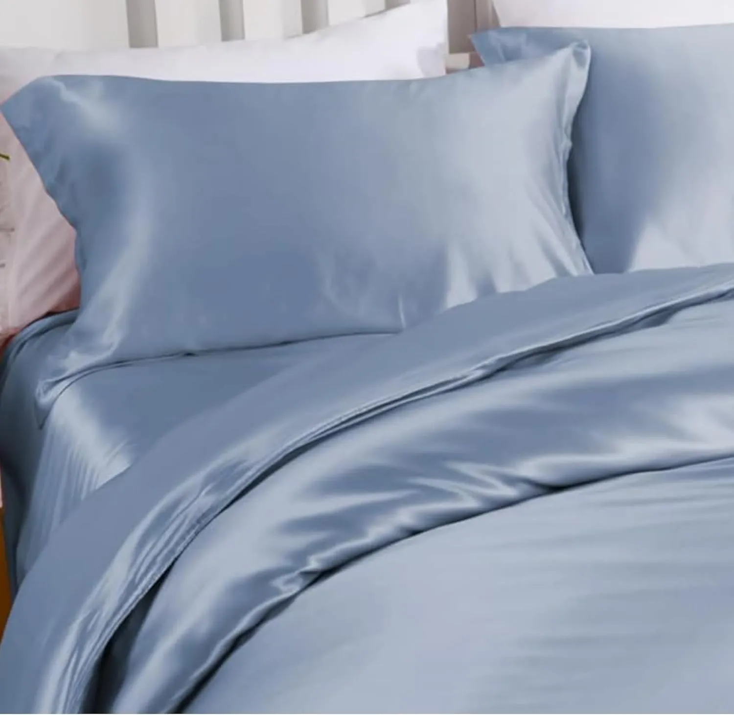 Premium Natural Mulberry Silk Pillowcase for Hair and Skin Made in USA, 22 Momme 6A Silk Pillow Cases Standard Size with Zipper, Ideal for Women's Beauty Sleep, 1 Pc 20"x26" (Standard, Blue Grey)