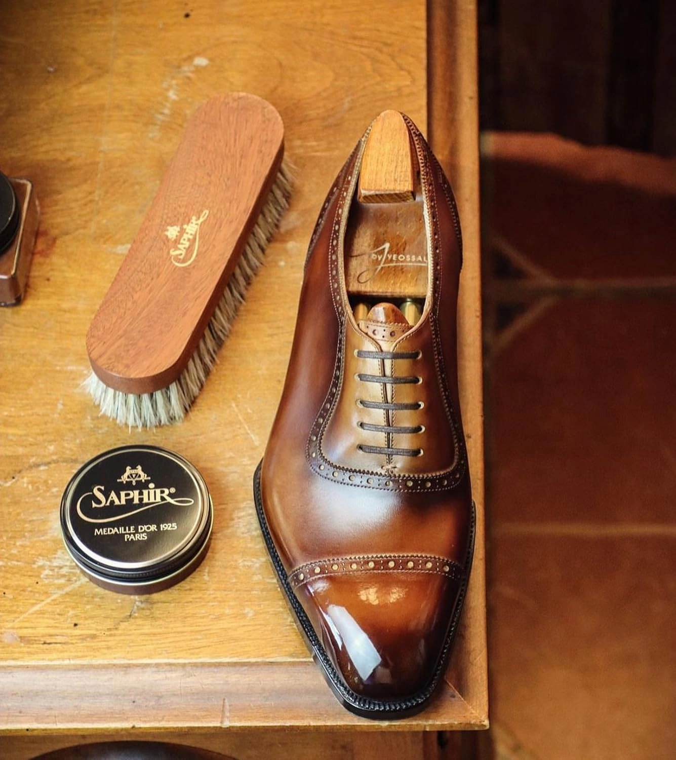 SAPHIR Medaille d’Or Pate De Luxe - Natural Wax Shoe Polish for Leather Shining