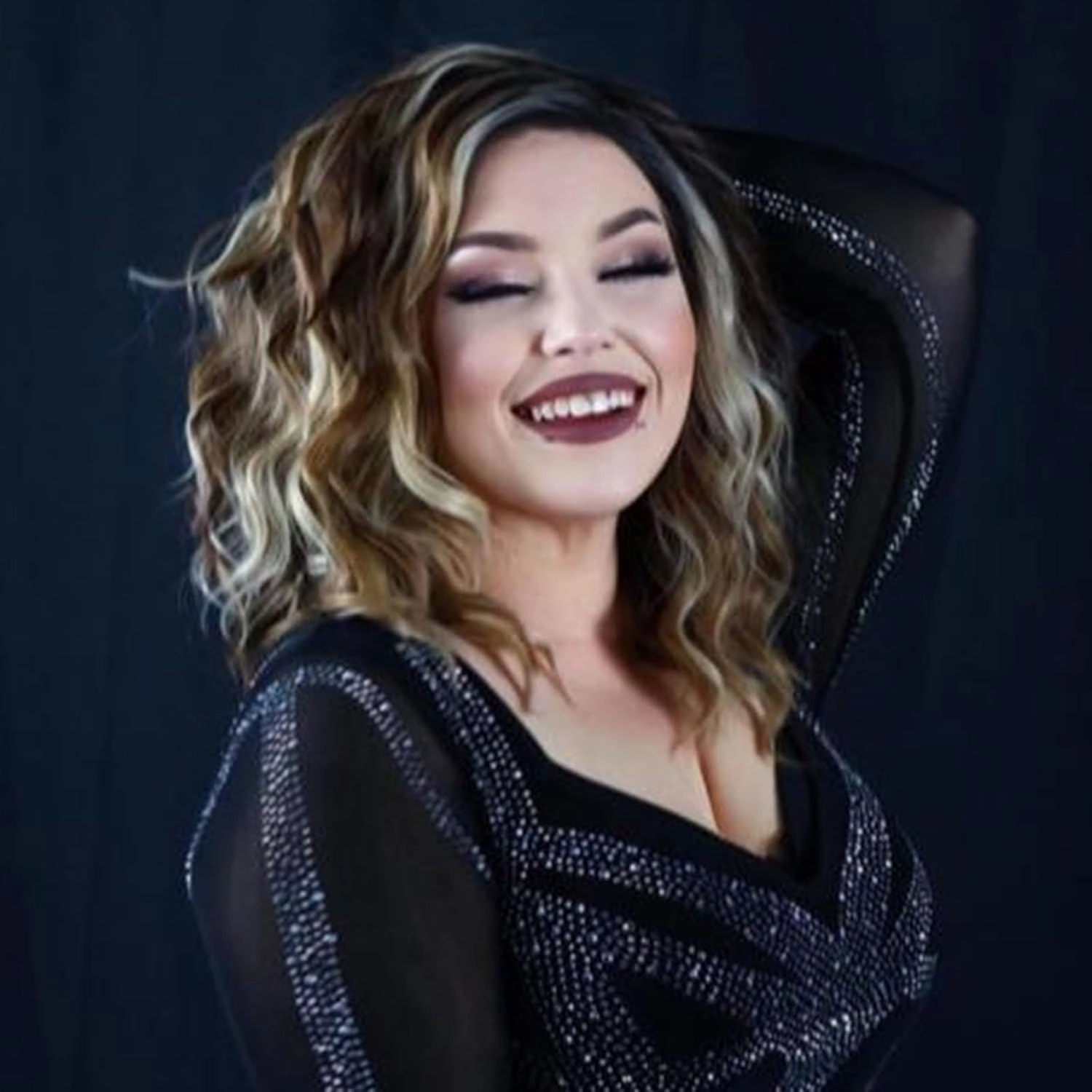 Synthetic Lace Front Wigs: Brown Highlight Ash Blonde 13*2 Inches Lace Front Wig, Short Bob Curly Wigs Synthetic Hair 16 Inches Wig Free Part with Natural Hairline Shoulder Length (Blonde Brown)
